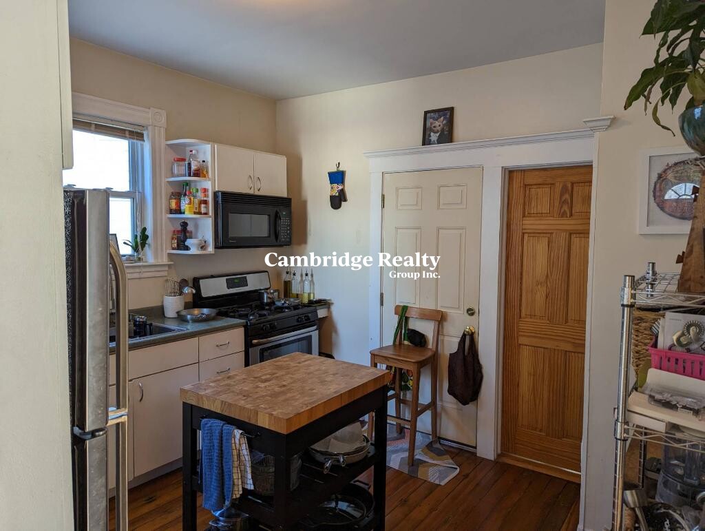 515 Medford St, Magoun Square