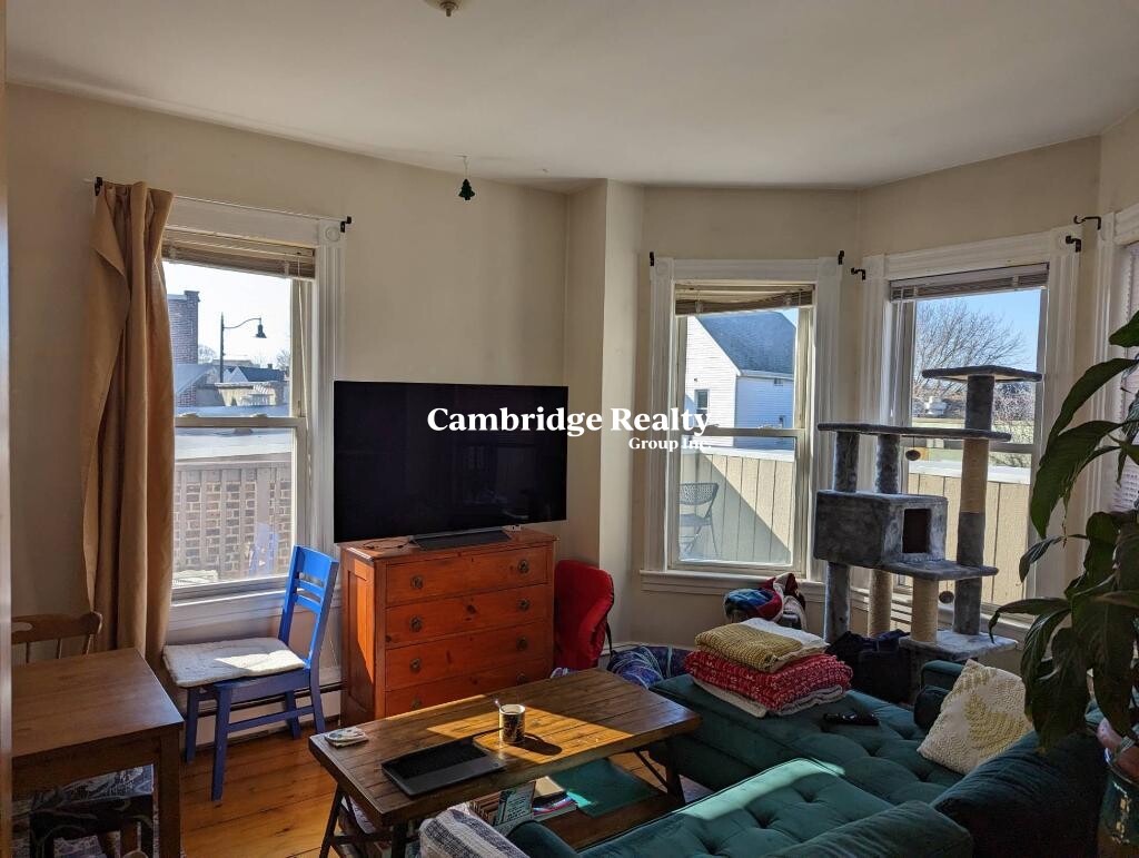 515 Medford St, Magoun Square