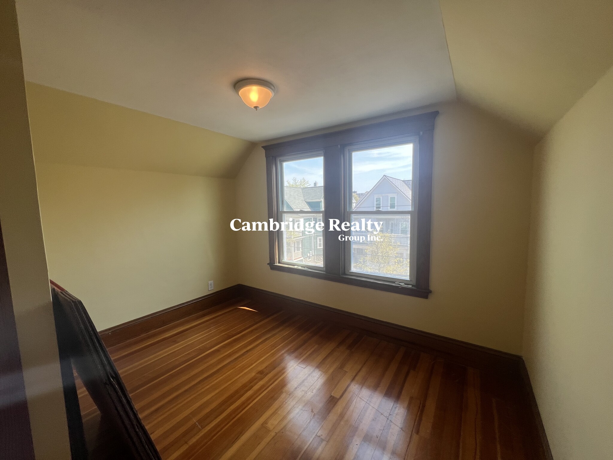 48 Cleveland St, Arlington