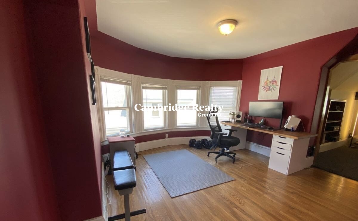 547 Broadway, Magoun Square