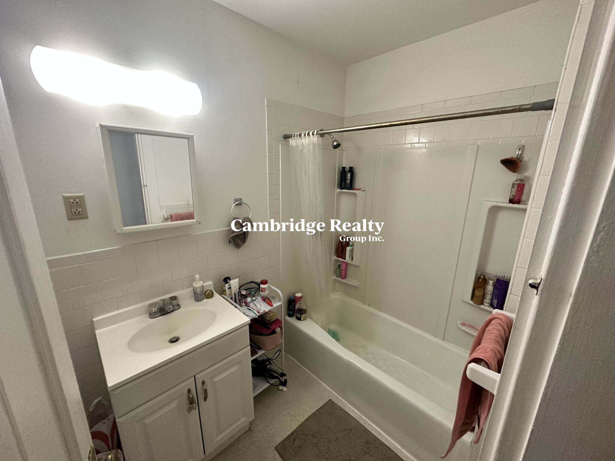 1039 Massachusetts Ave, Harvard Square