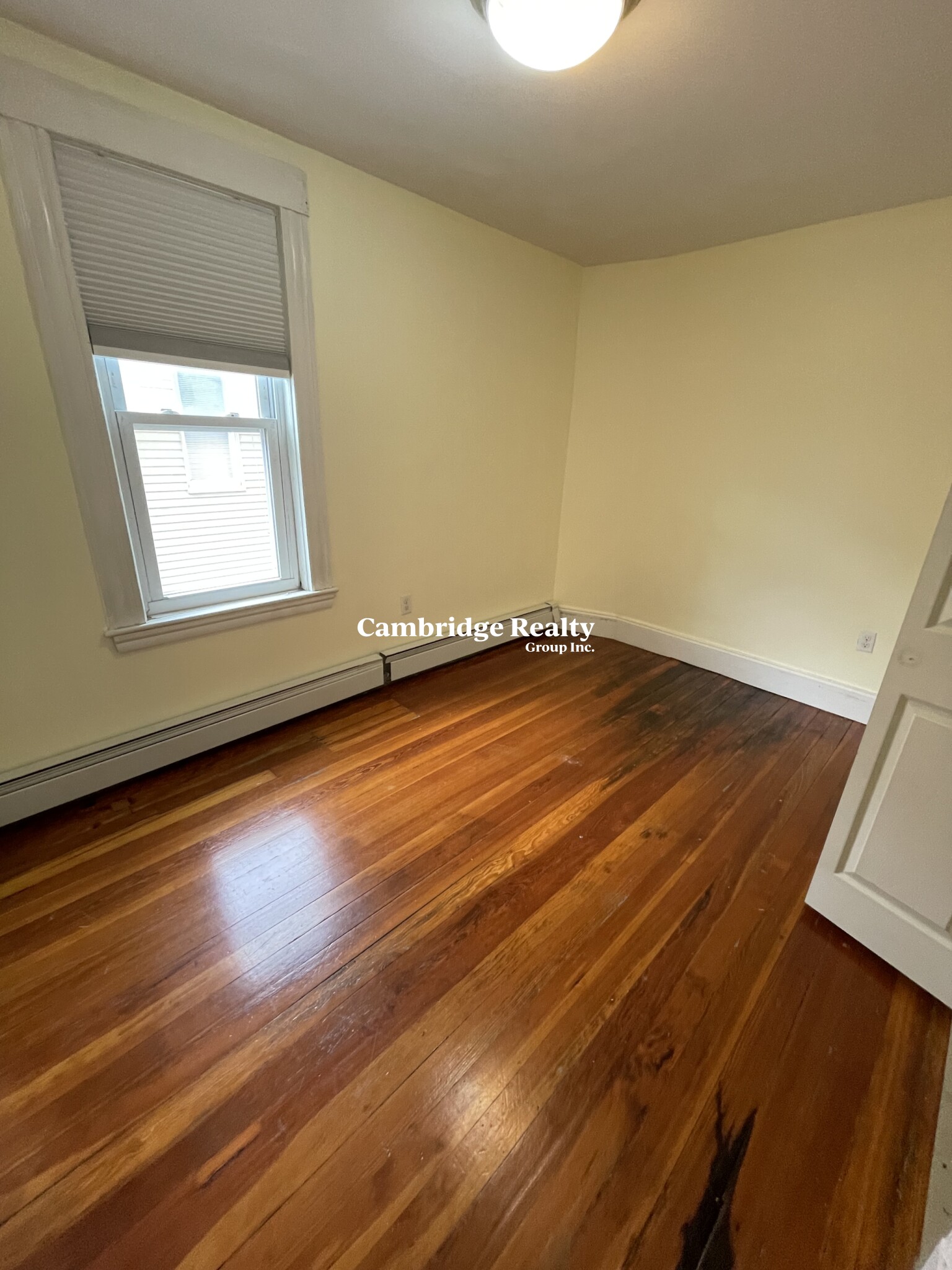 39 Illinois Ave, East Somerville