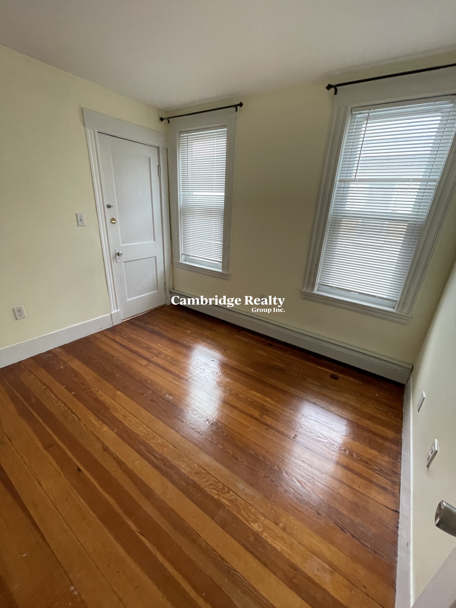 39 Illinois Ave, East Somerville