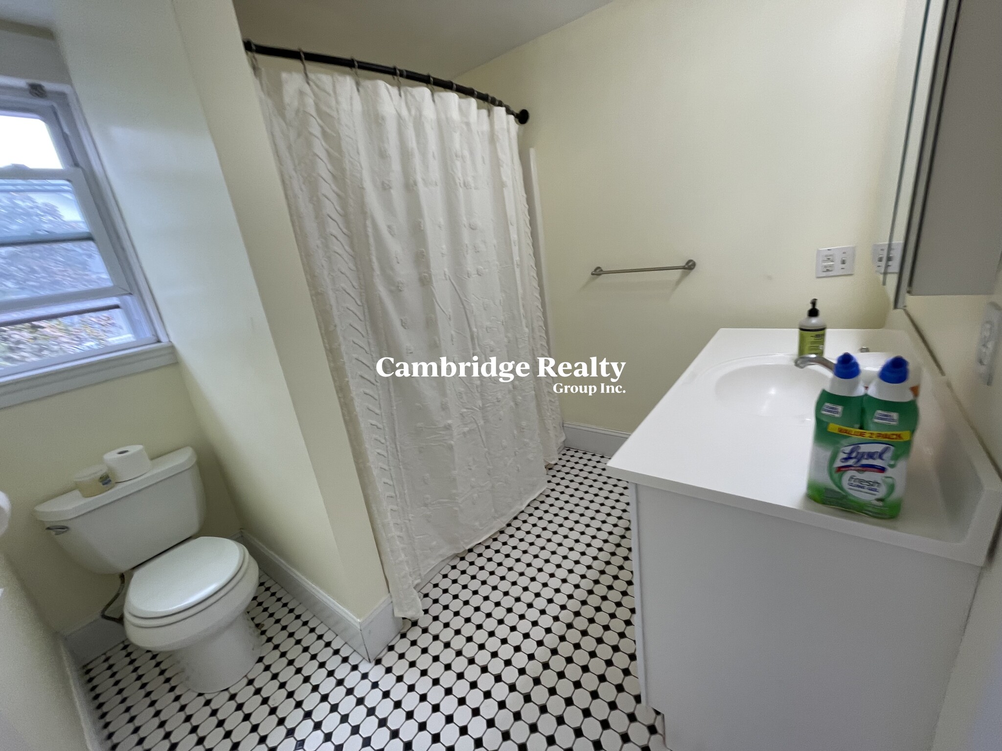 39 Illinois Ave, East Somerville