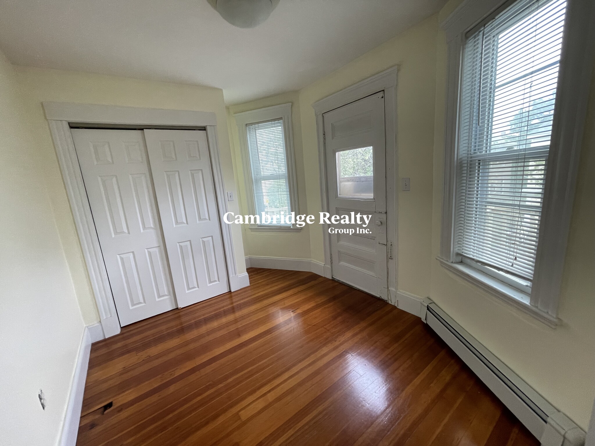 39 Illinois Ave, East Somerville