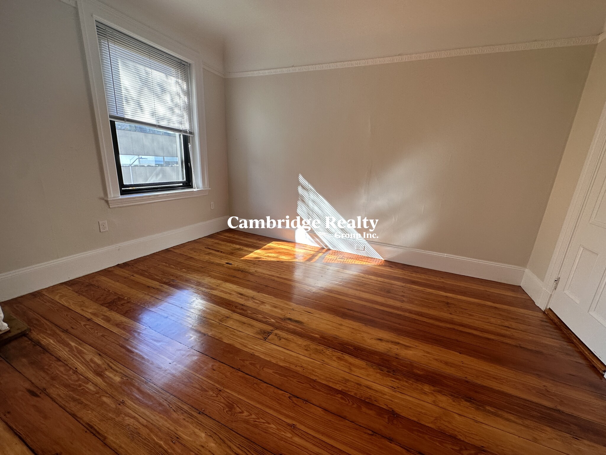 1039 Massachusetts Ave, Harvard Square