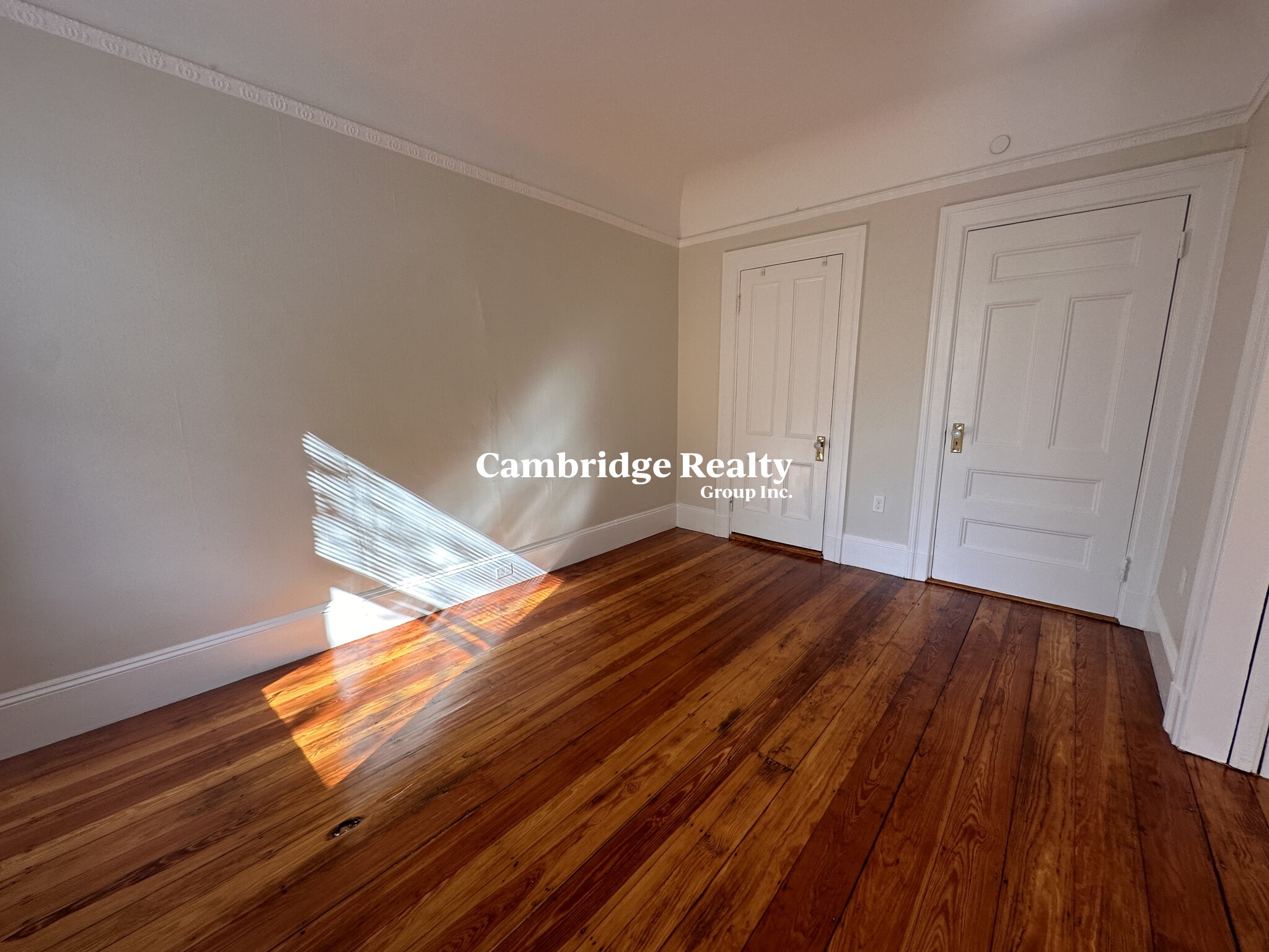 1039 Massachusetts Ave, Harvard Square