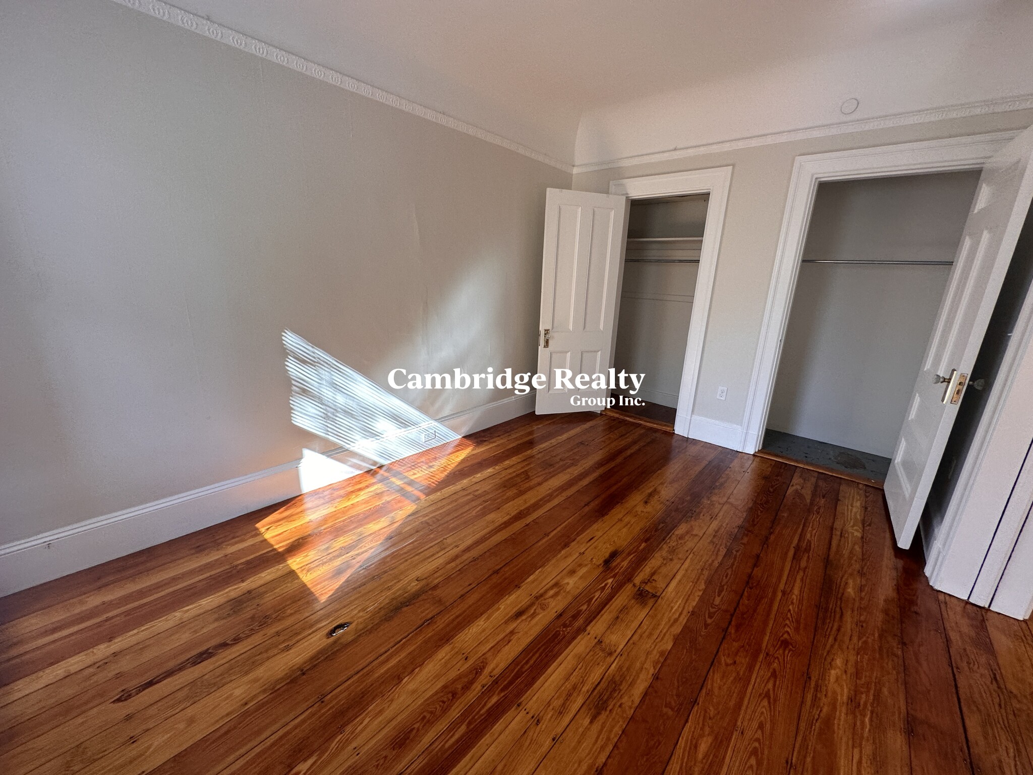 1039 Massachusetts Ave, Harvard Square