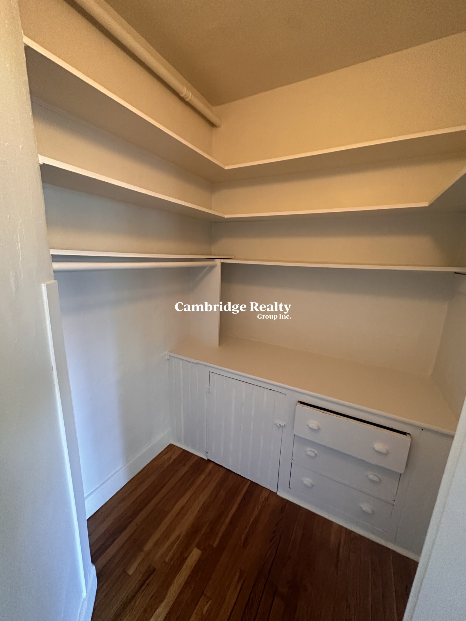 1039 Massachusetts Ave, Harvard Square