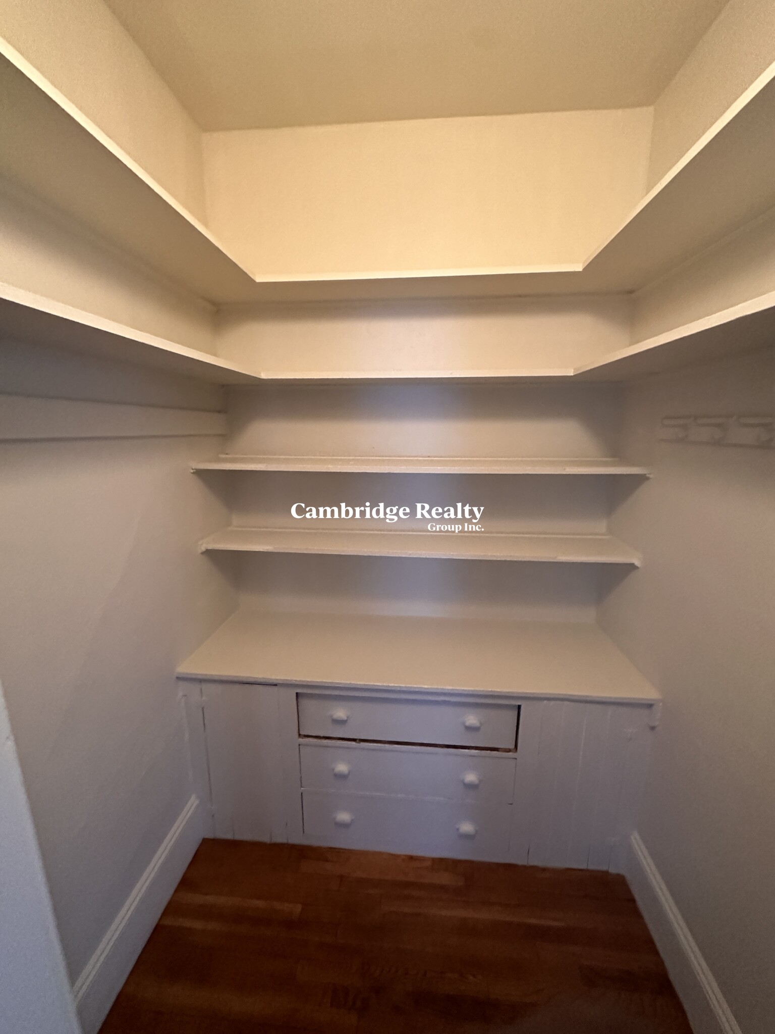 1039 Massachusetts Ave, Harvard Square