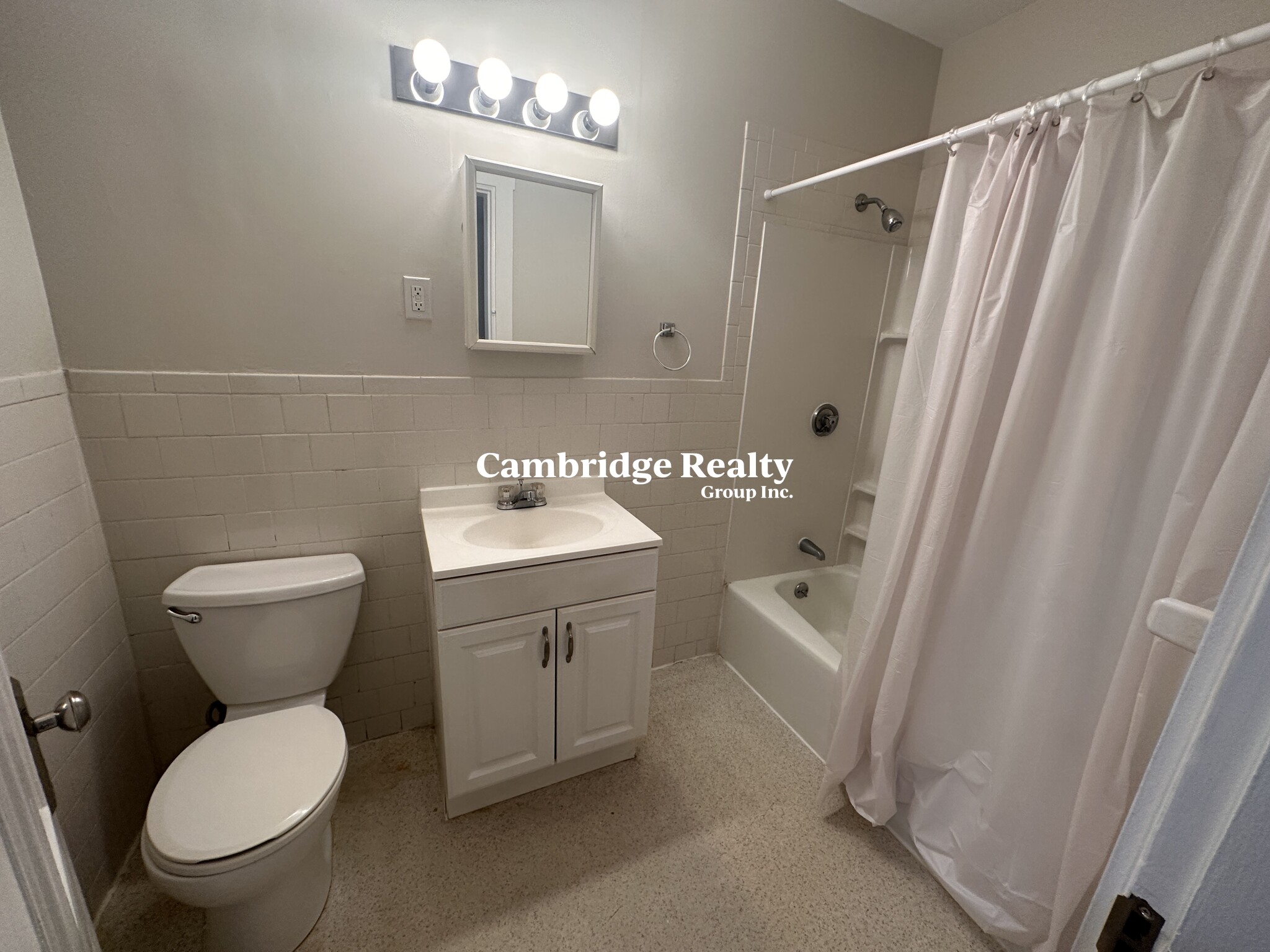 1039 Massachusetts Ave, Harvard Square