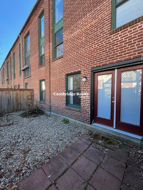 71 Fulkerson St, East Cambridge