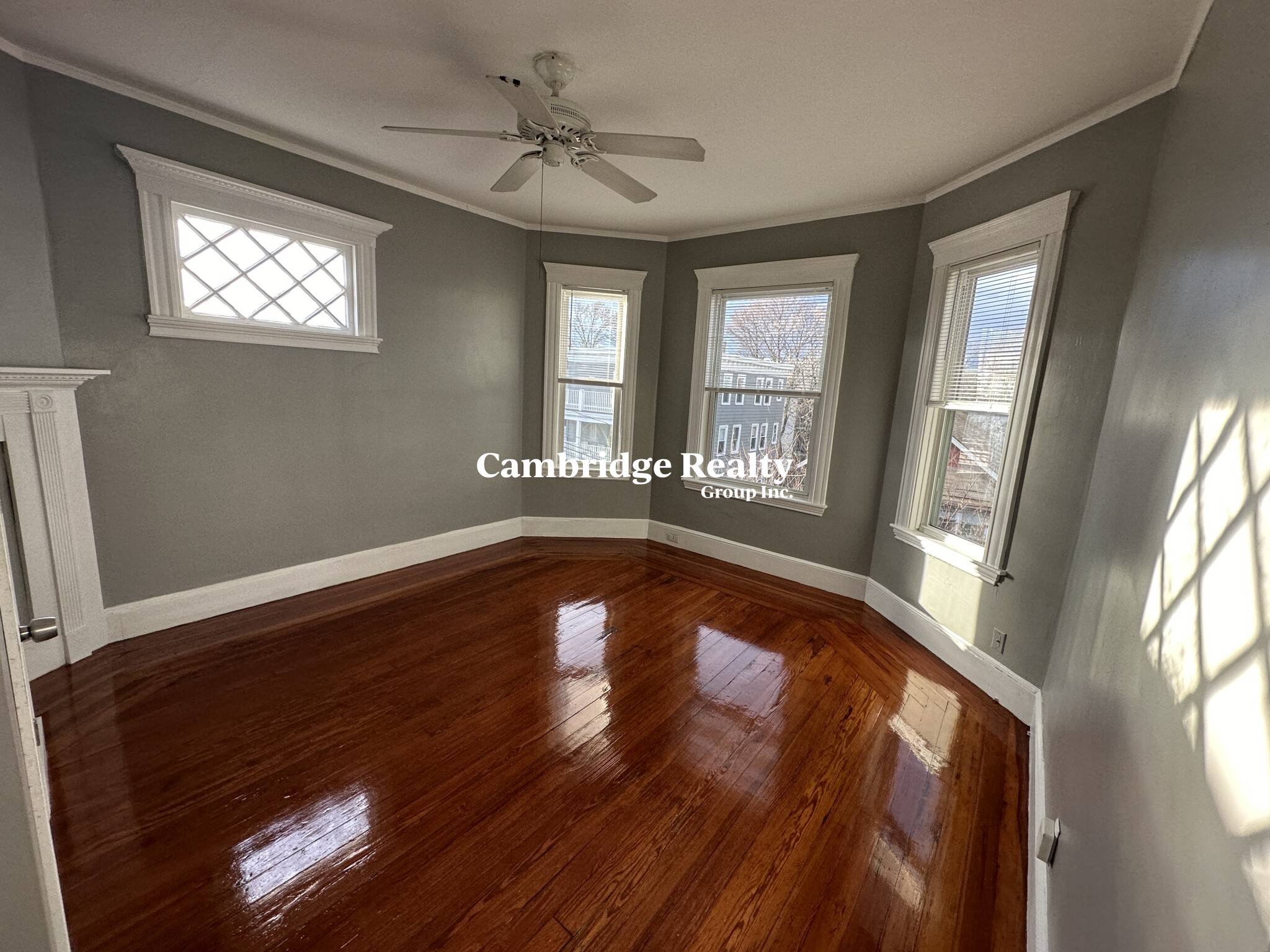 10 Farragut Ave, Teele Square