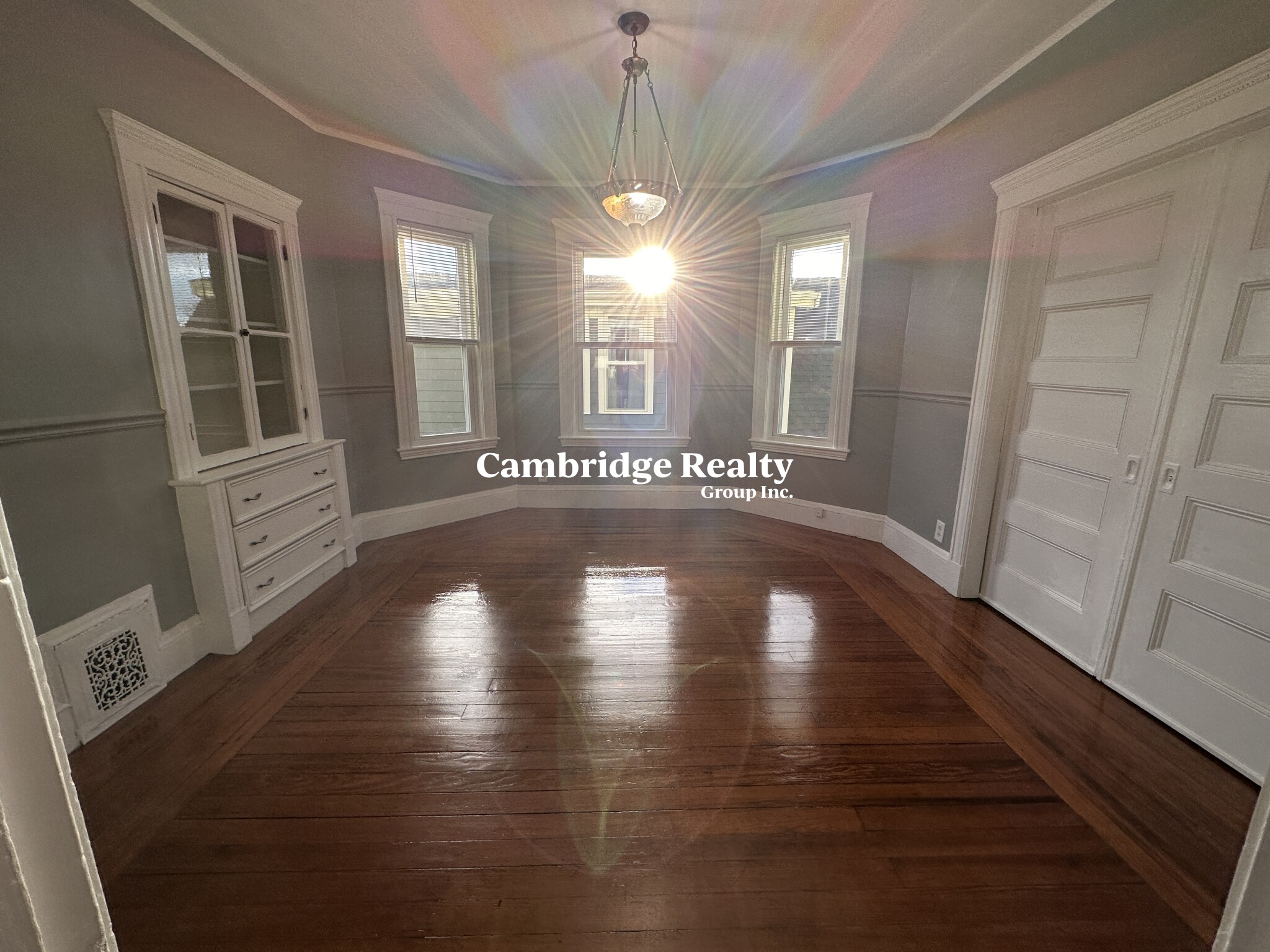 10 Farragut Ave, Teele Square