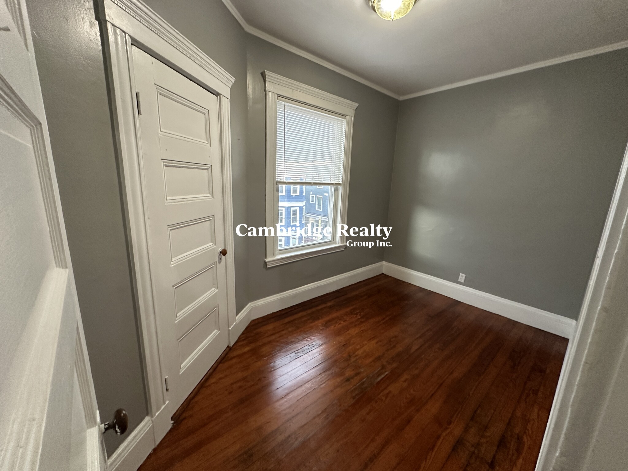 10 Farragut Ave, Teele Square