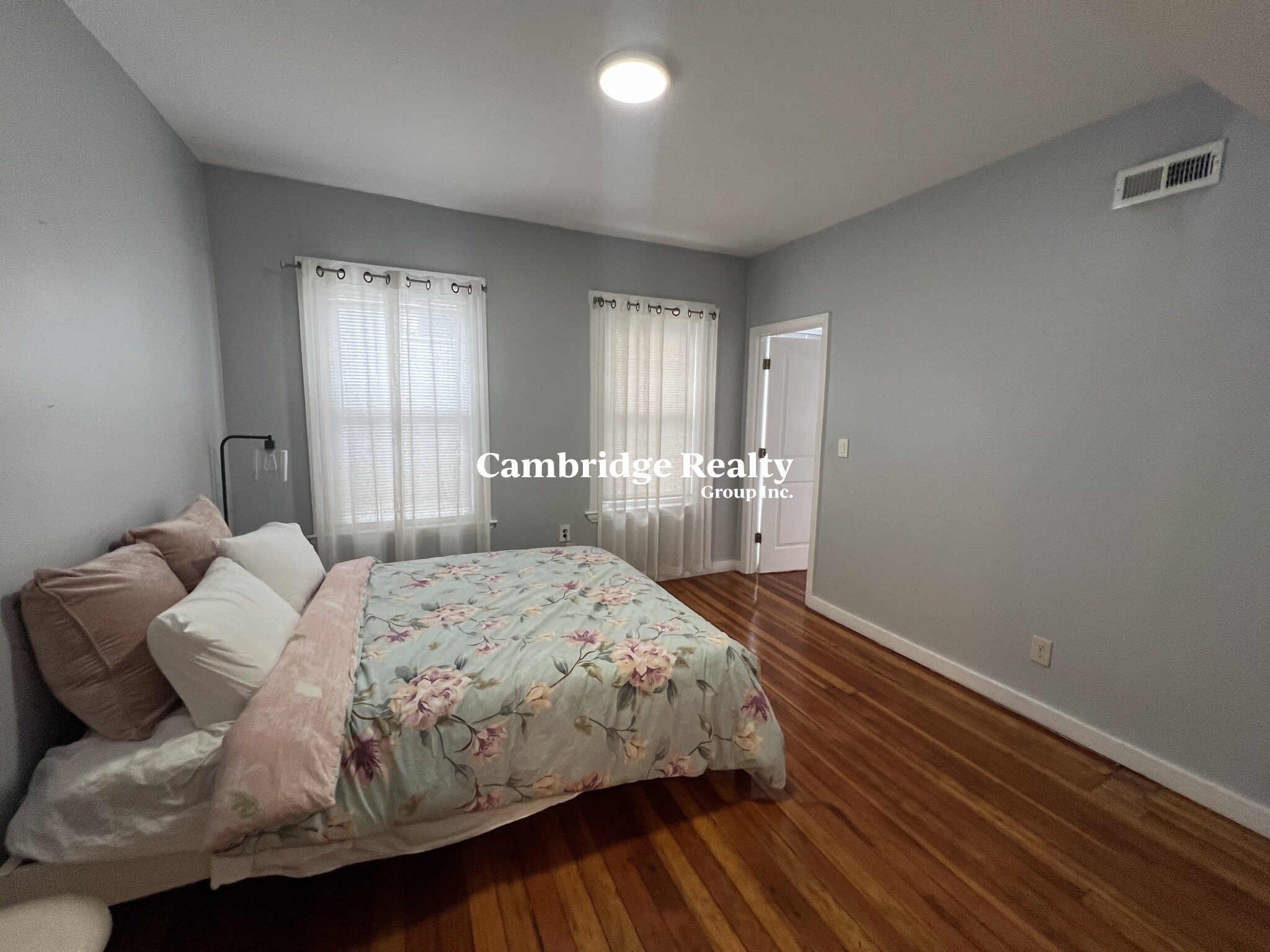 48 Fellsway West, Magoun Square