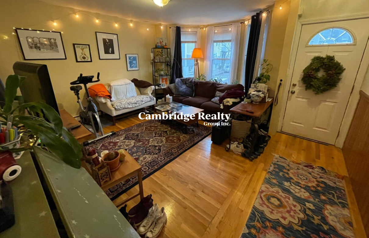 164 Putnam Ave, Riverside