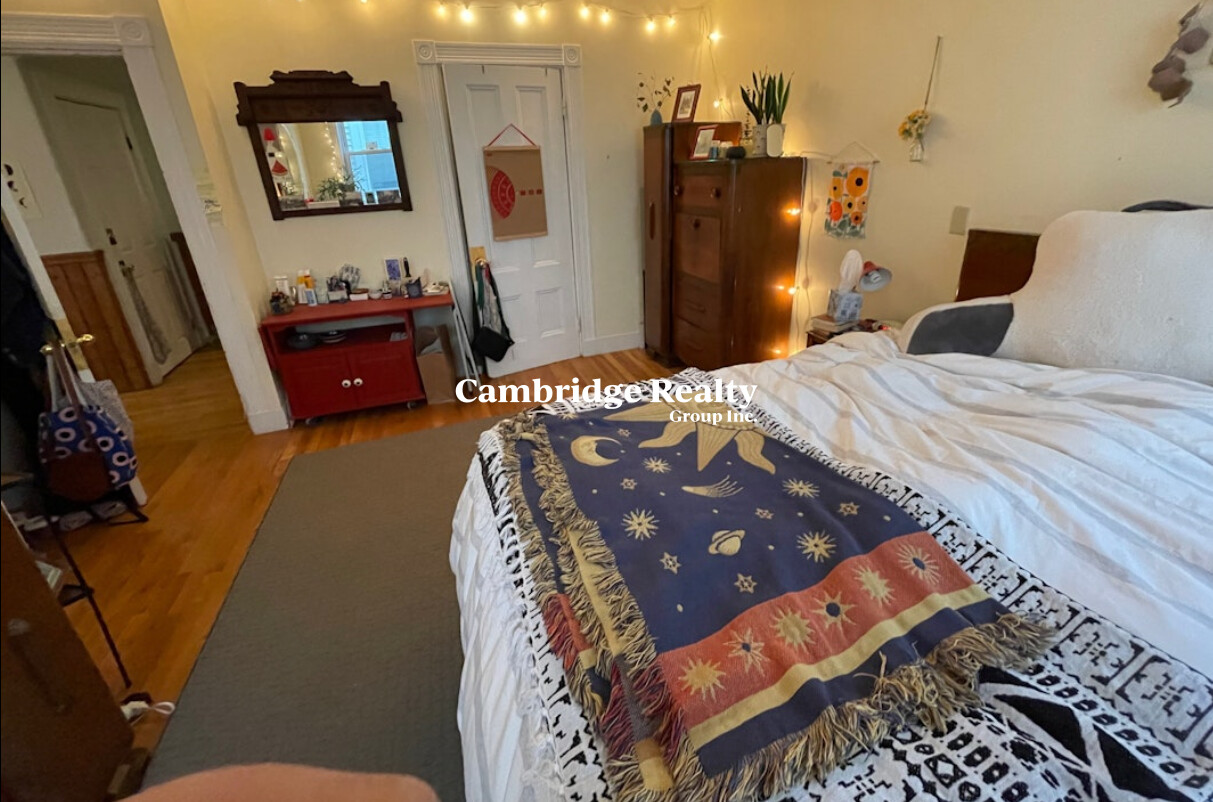 164 Putnam Ave, Riverside