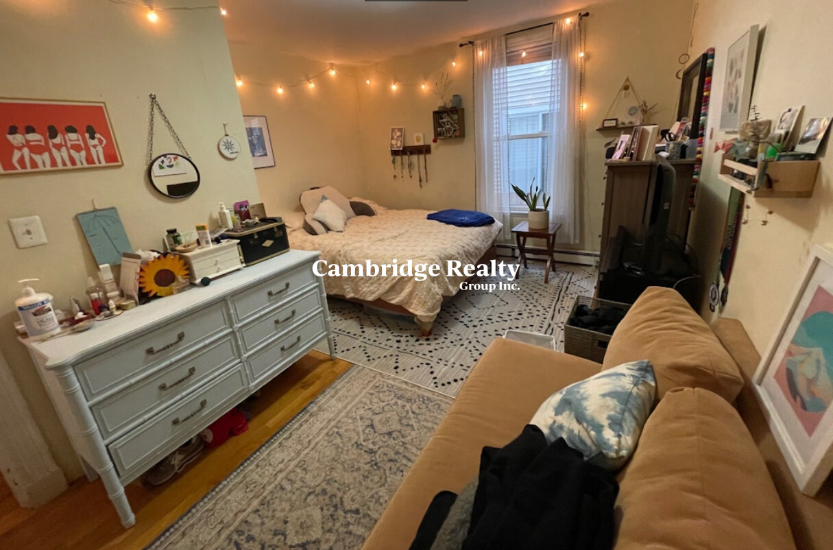 164 Putnam Ave, Riverside