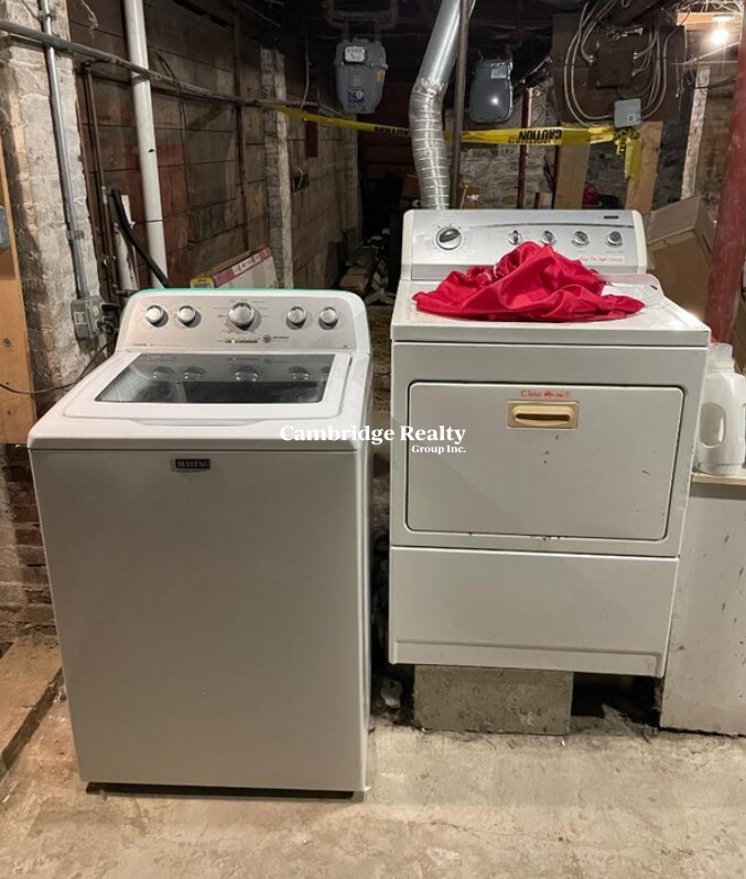 164 Putnam Ave, Riverside