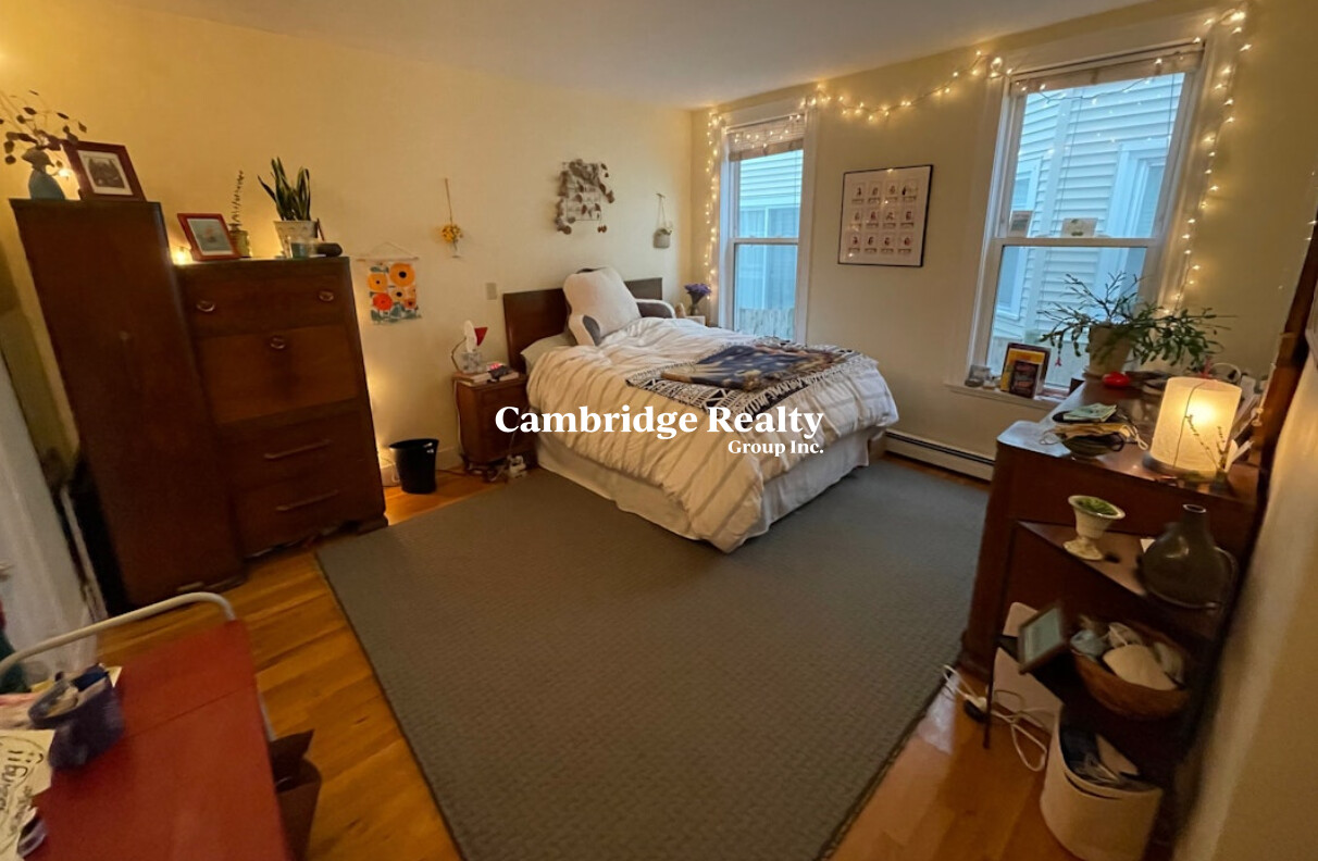 164 Putnam Ave, Riverside