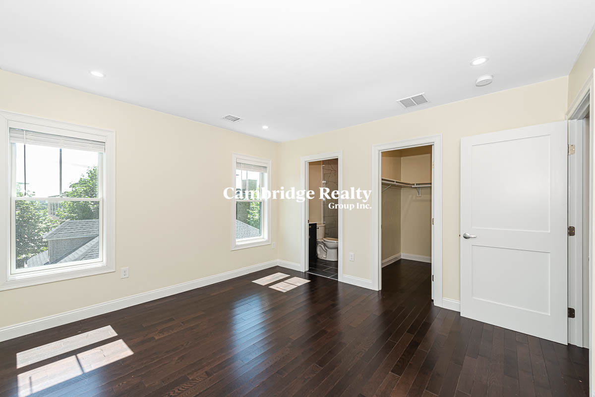 174 Fulton St, Medford