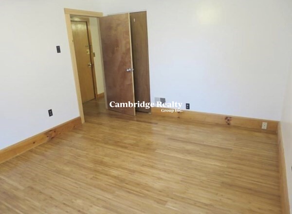 90 Wallace St, Tufts