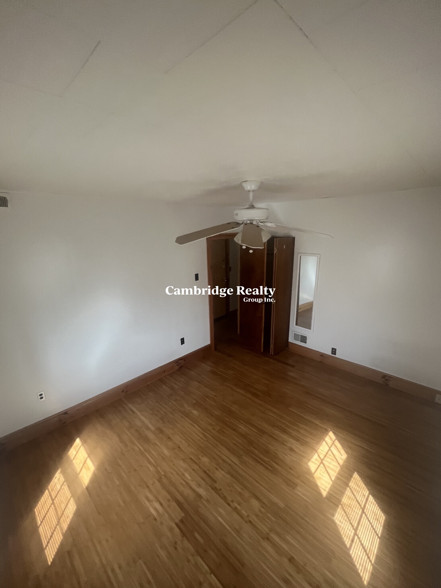 90 Wallace St, Tufts