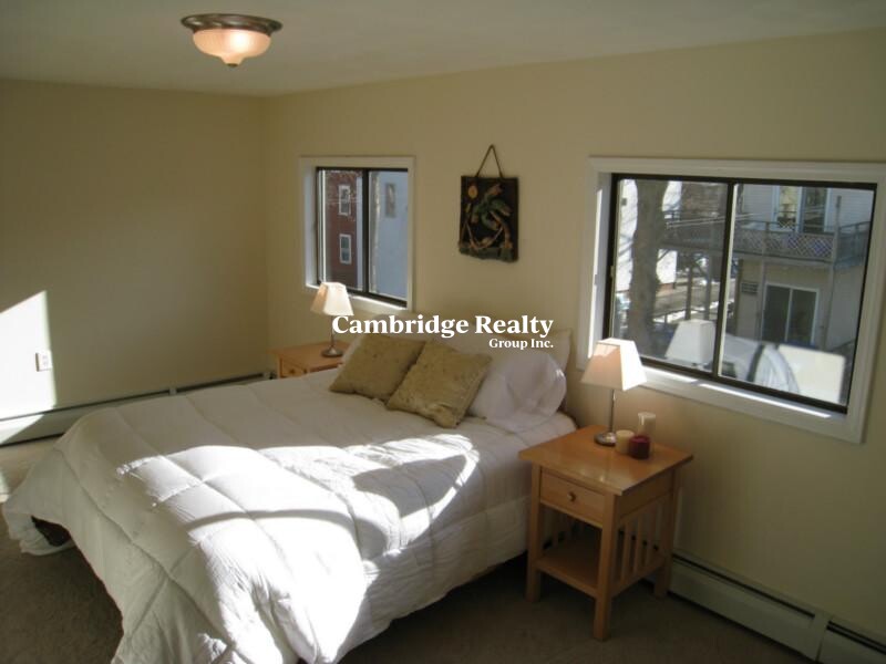 10 Evergreen Ave, Winter Hill