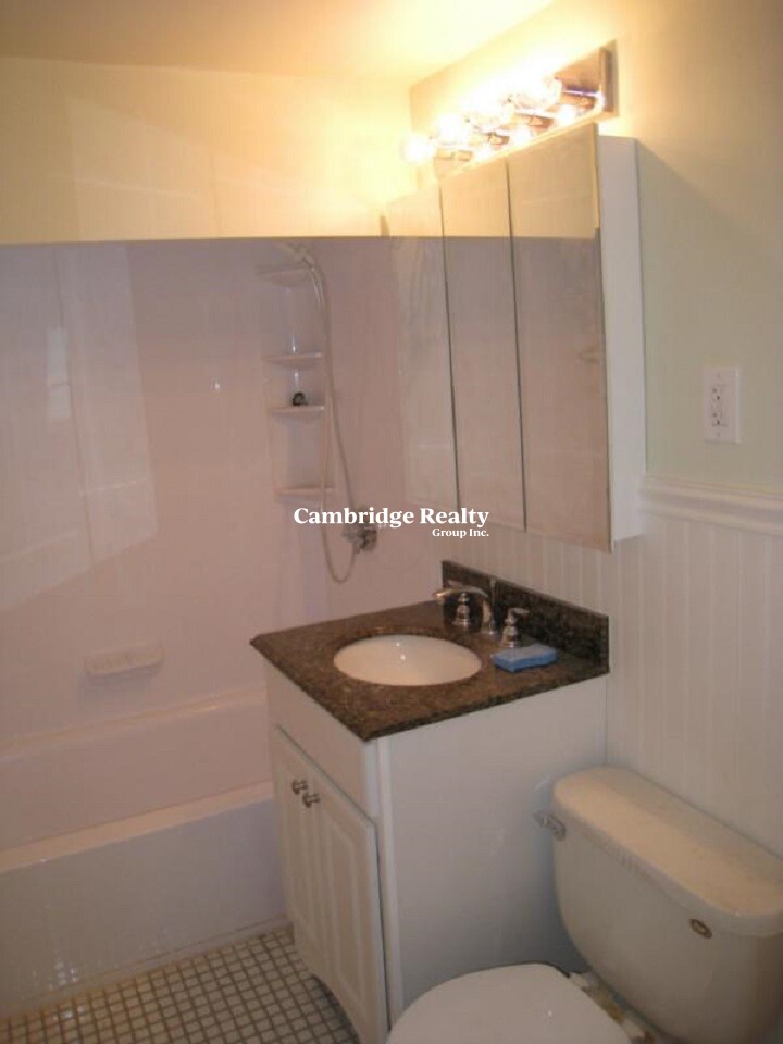 10 Evergreen Ave, Winter Hill