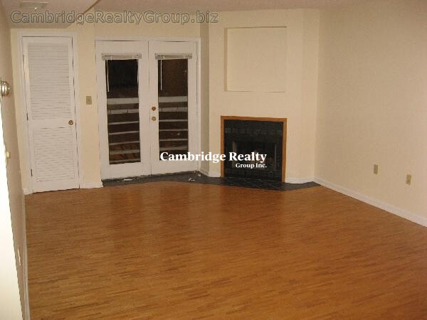 345 Franklin St, Riverside