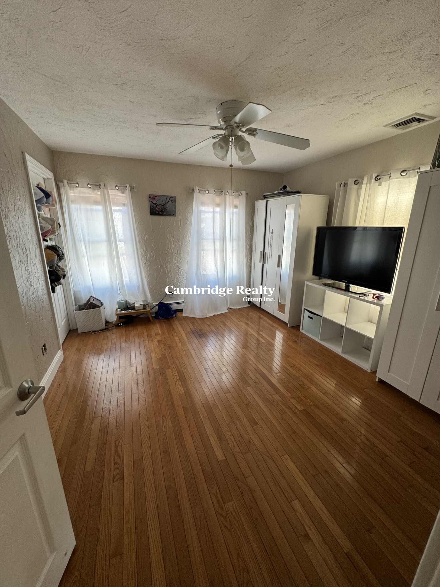 32 Otis St, East Somerville