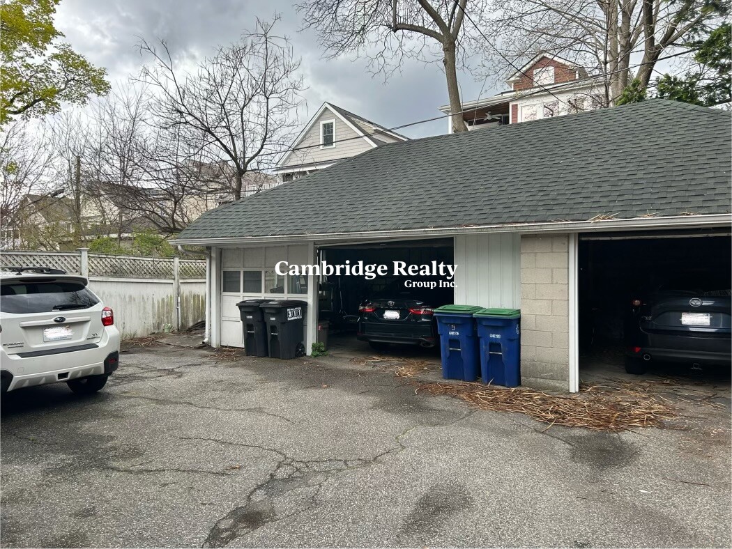 24 Burnham St, Tufts