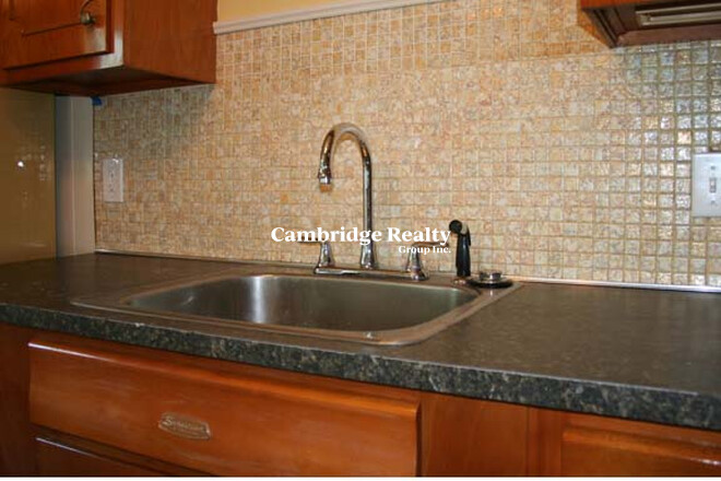 15 Royall St, Medford