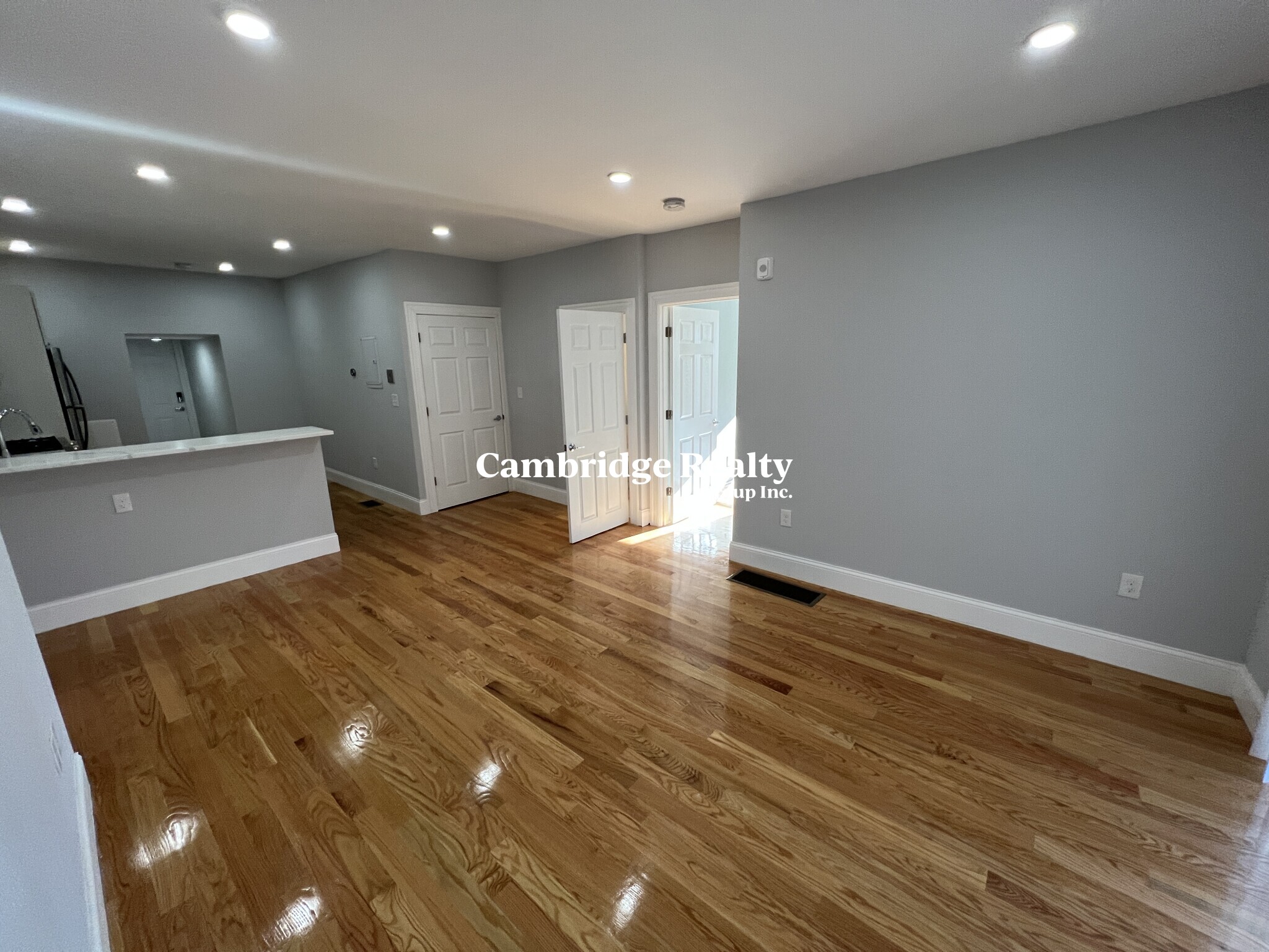 372 Oxford St, Ward Two