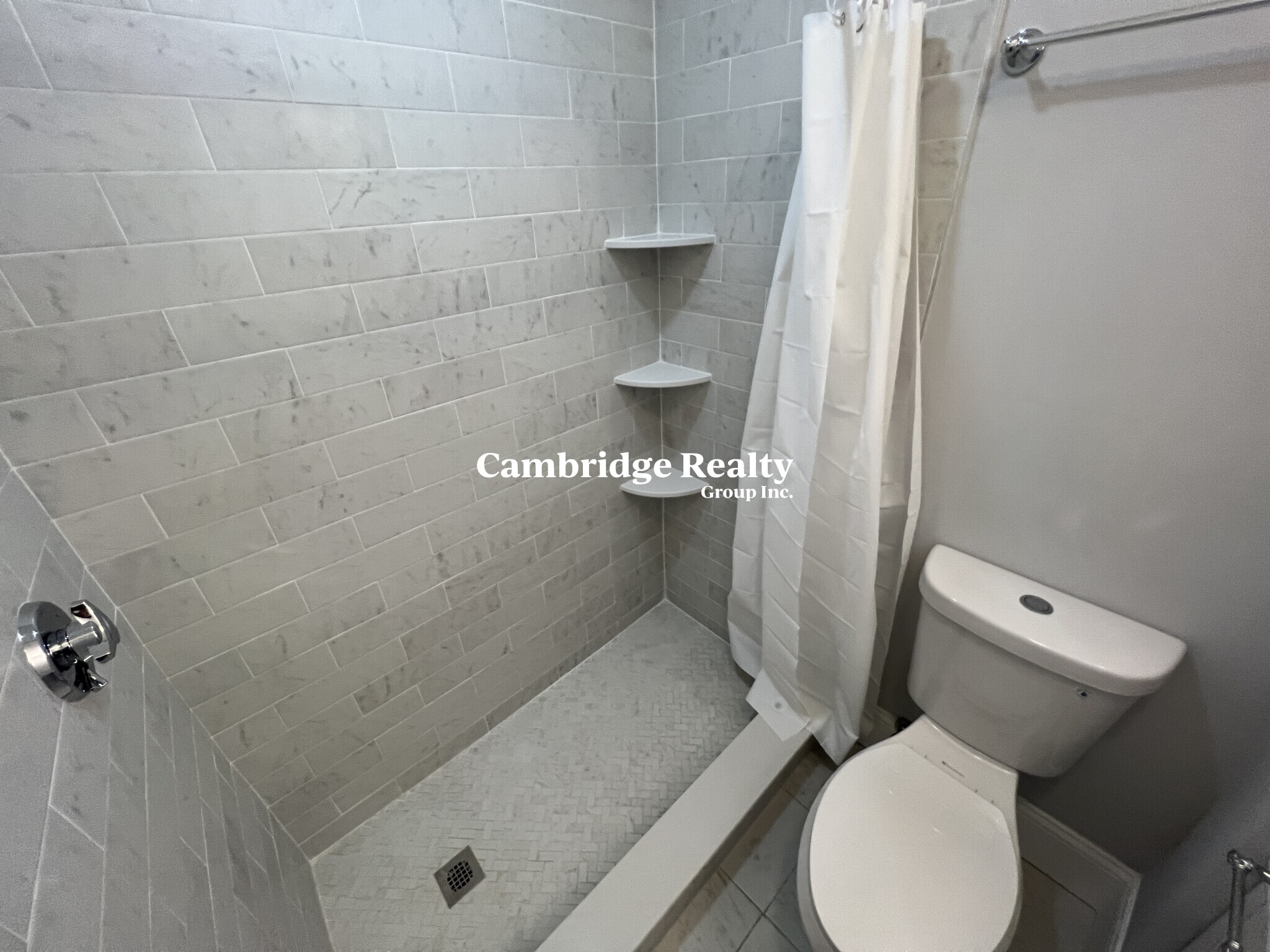 372 Oxford St, Ward Two