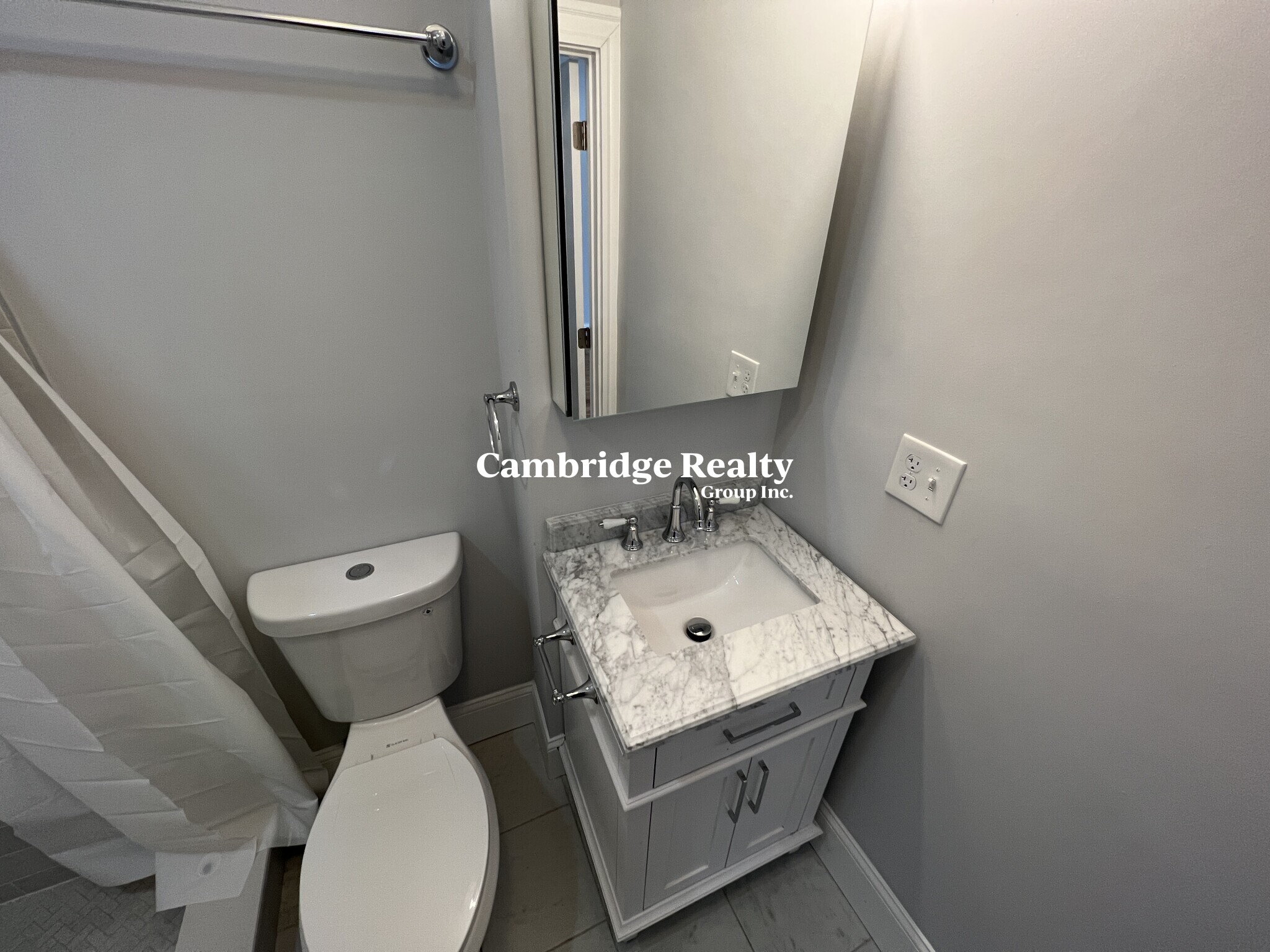 372 Oxford St, Ward Two