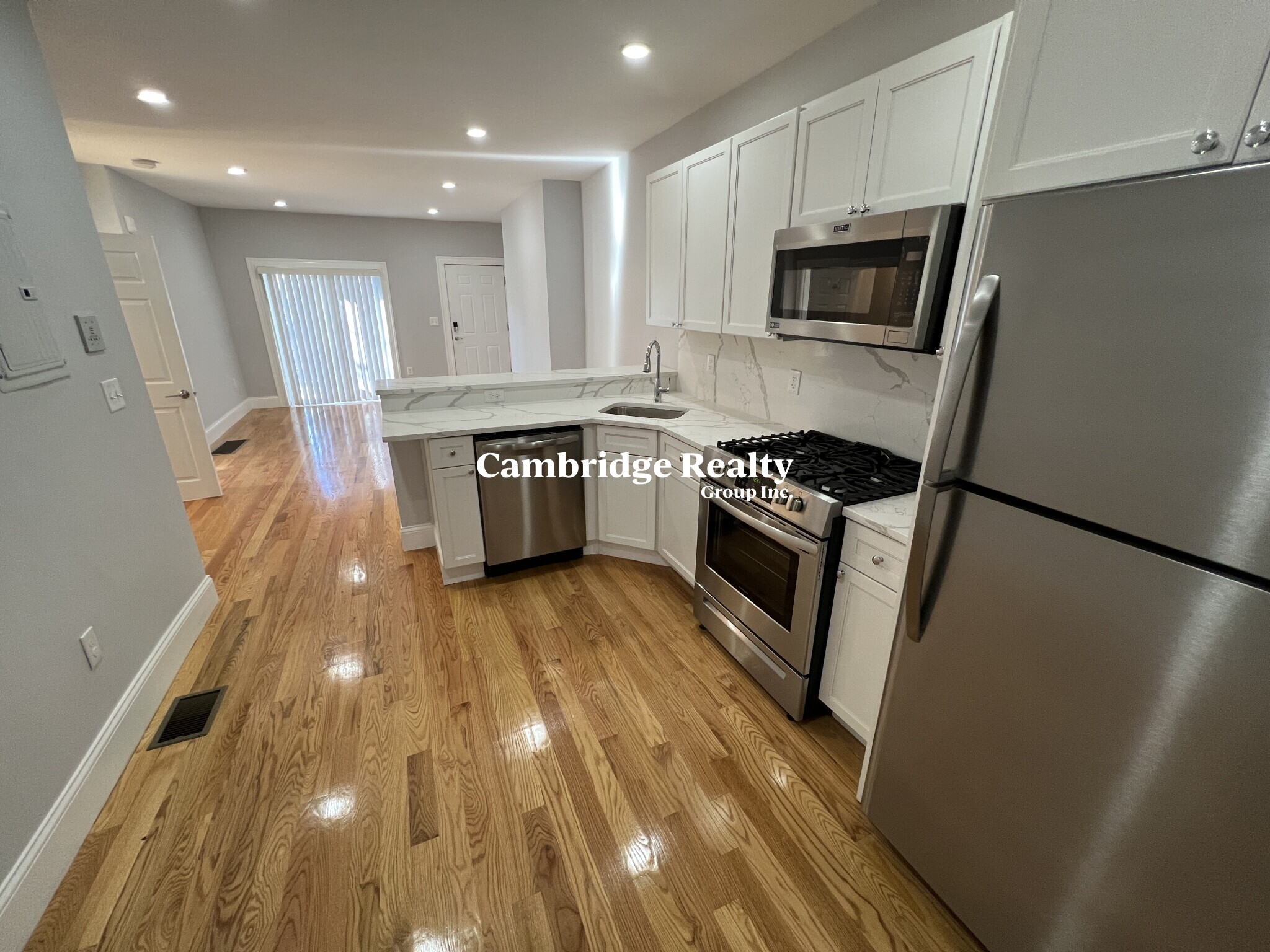 372 Oxford St, Ward Two