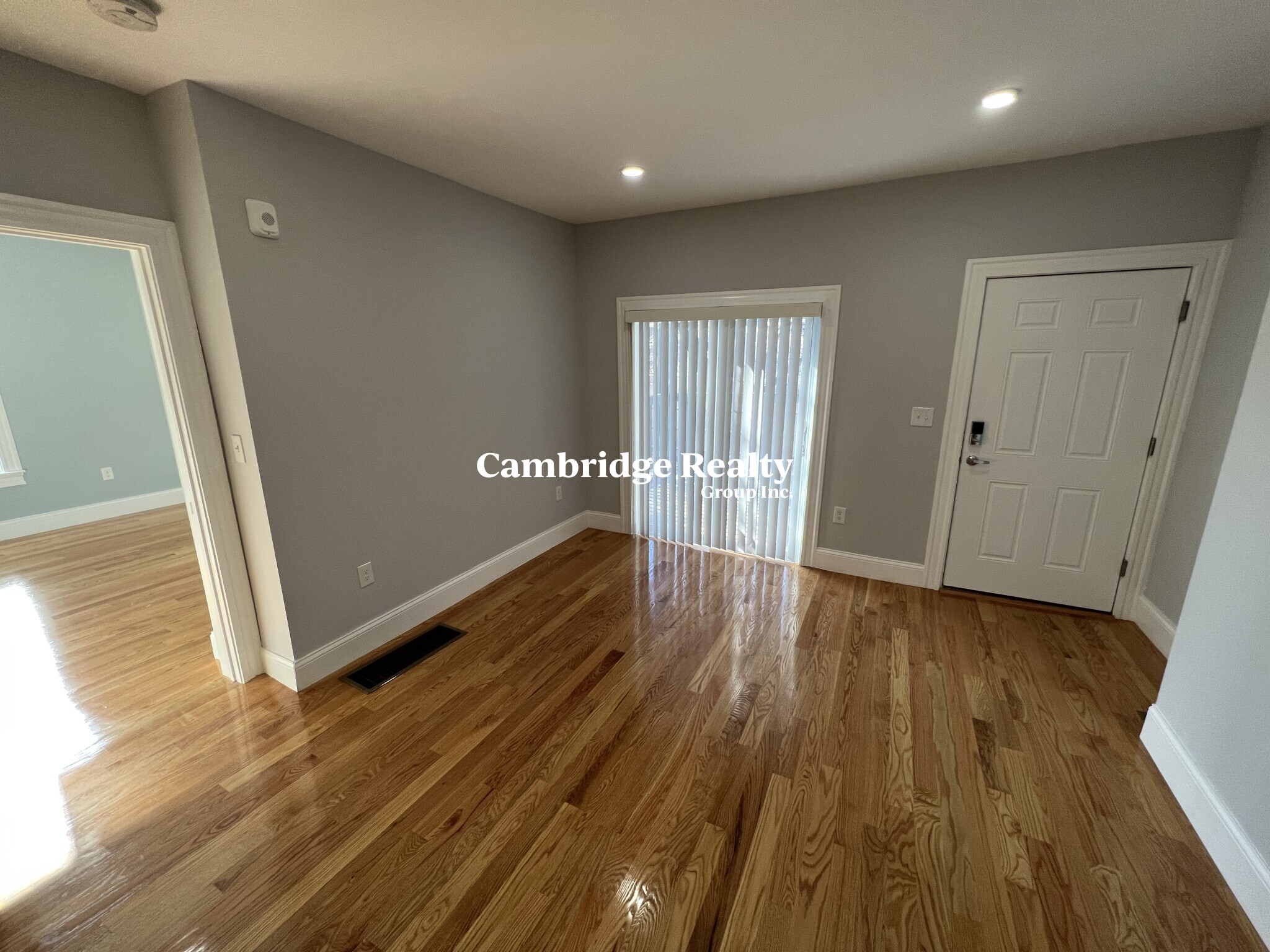 372 Oxford St, Ward Two