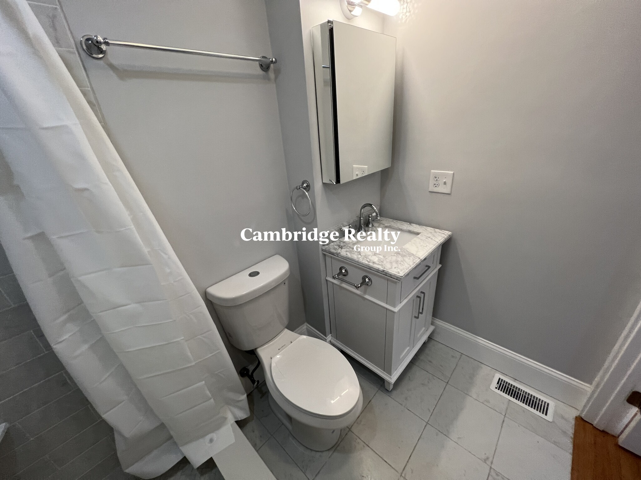 372 Oxford St, Ward Two