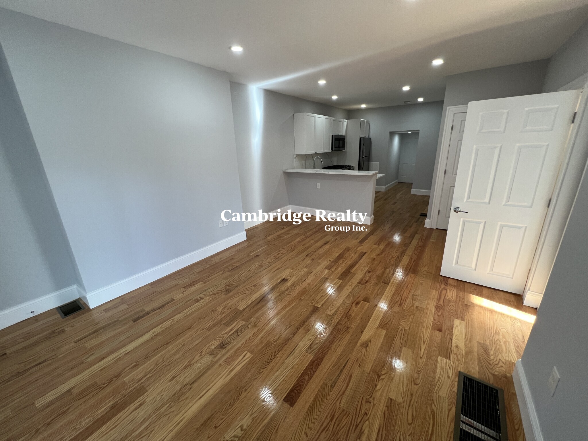 372 Oxford St, Ward Two