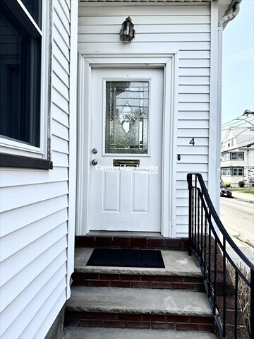 4 Marshall St, Medford