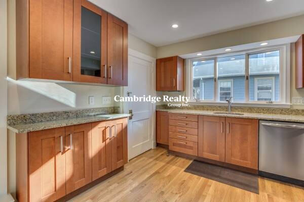 16 Carver Rd, Watertown