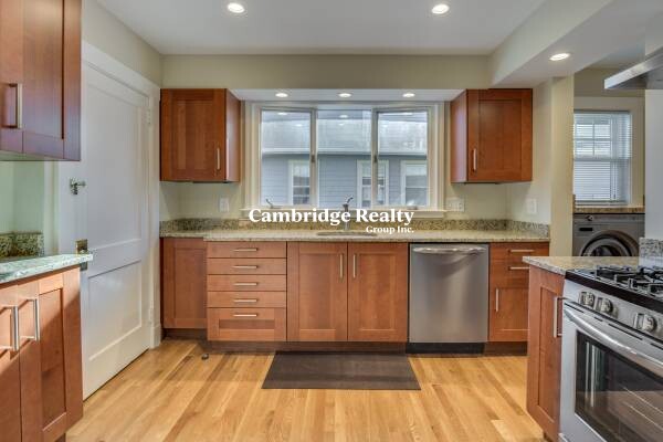 16 Carver Rd, Watertown