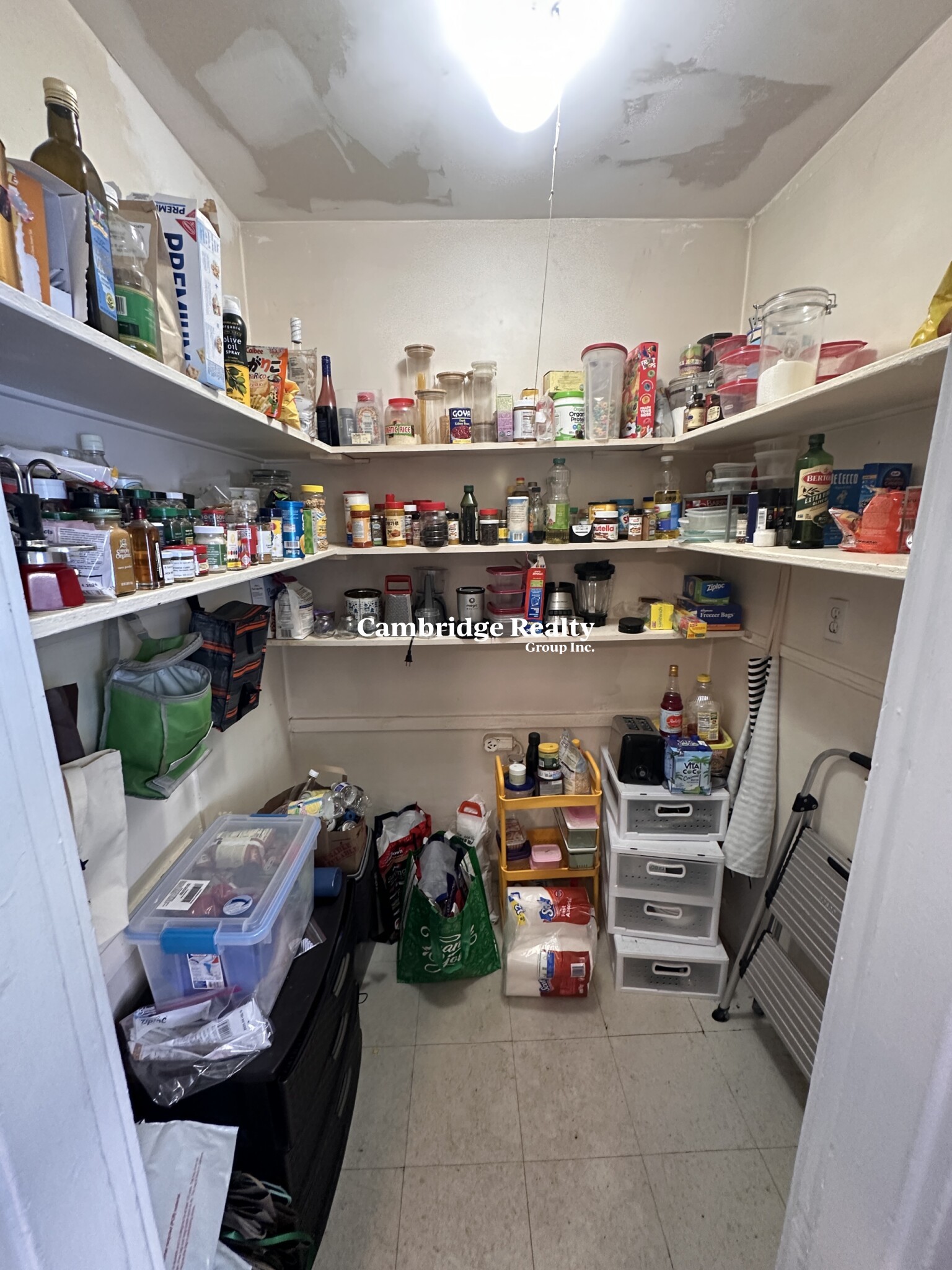 24 Burnham St, Tufts