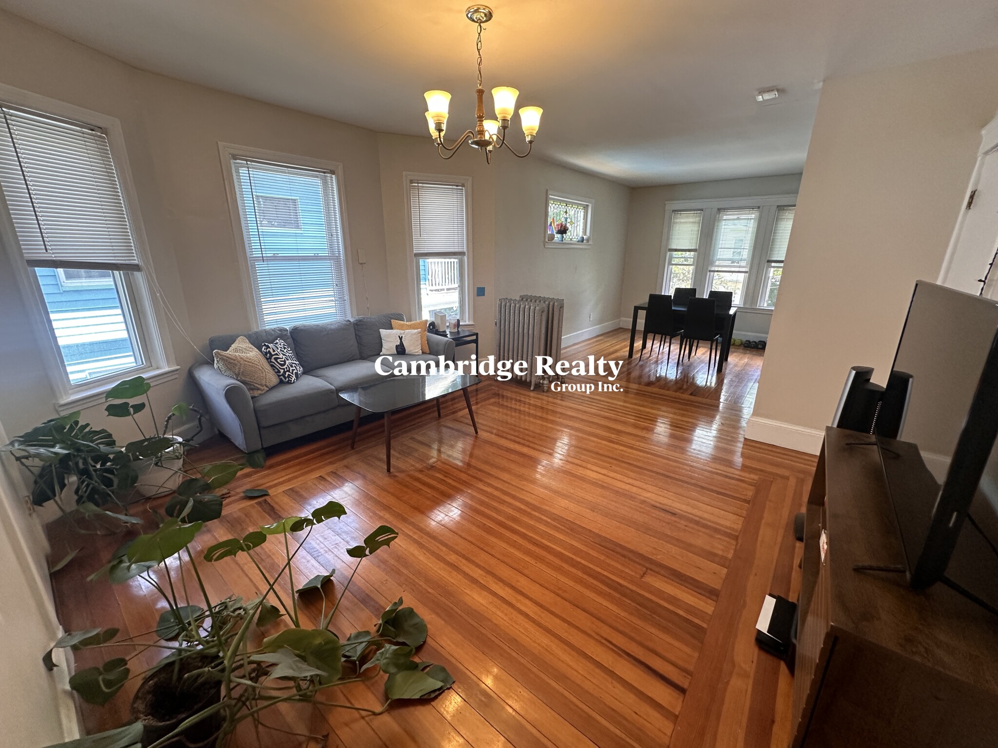 24 Burnham St, Tufts