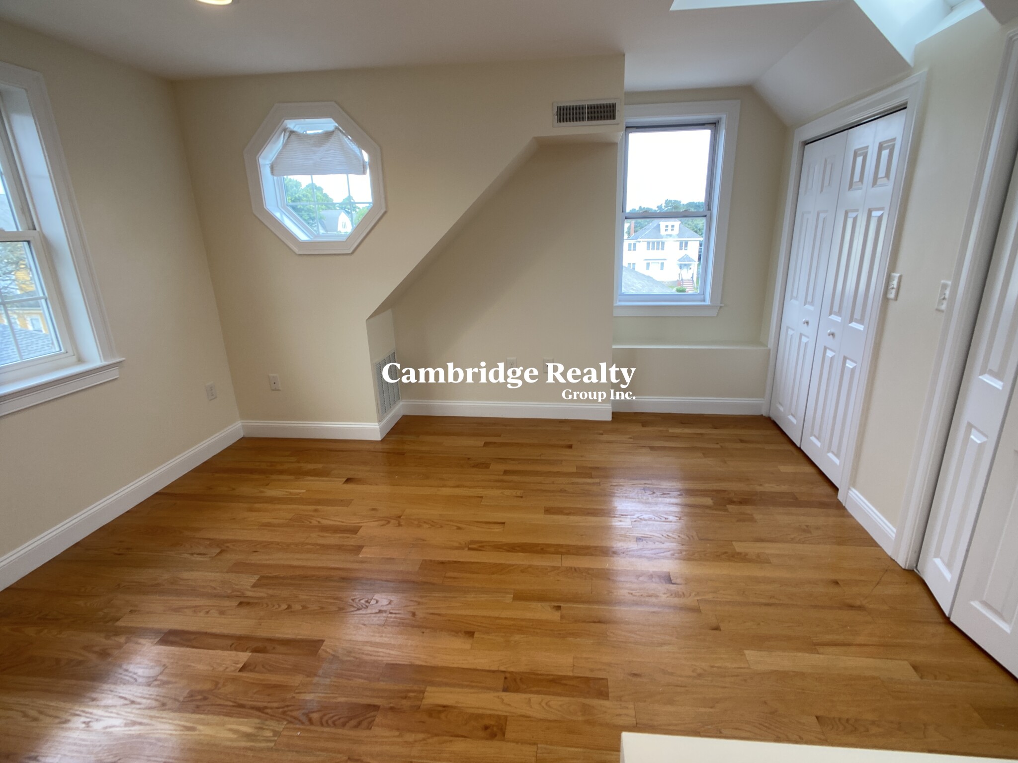 9 Winthrop Ct, Medford