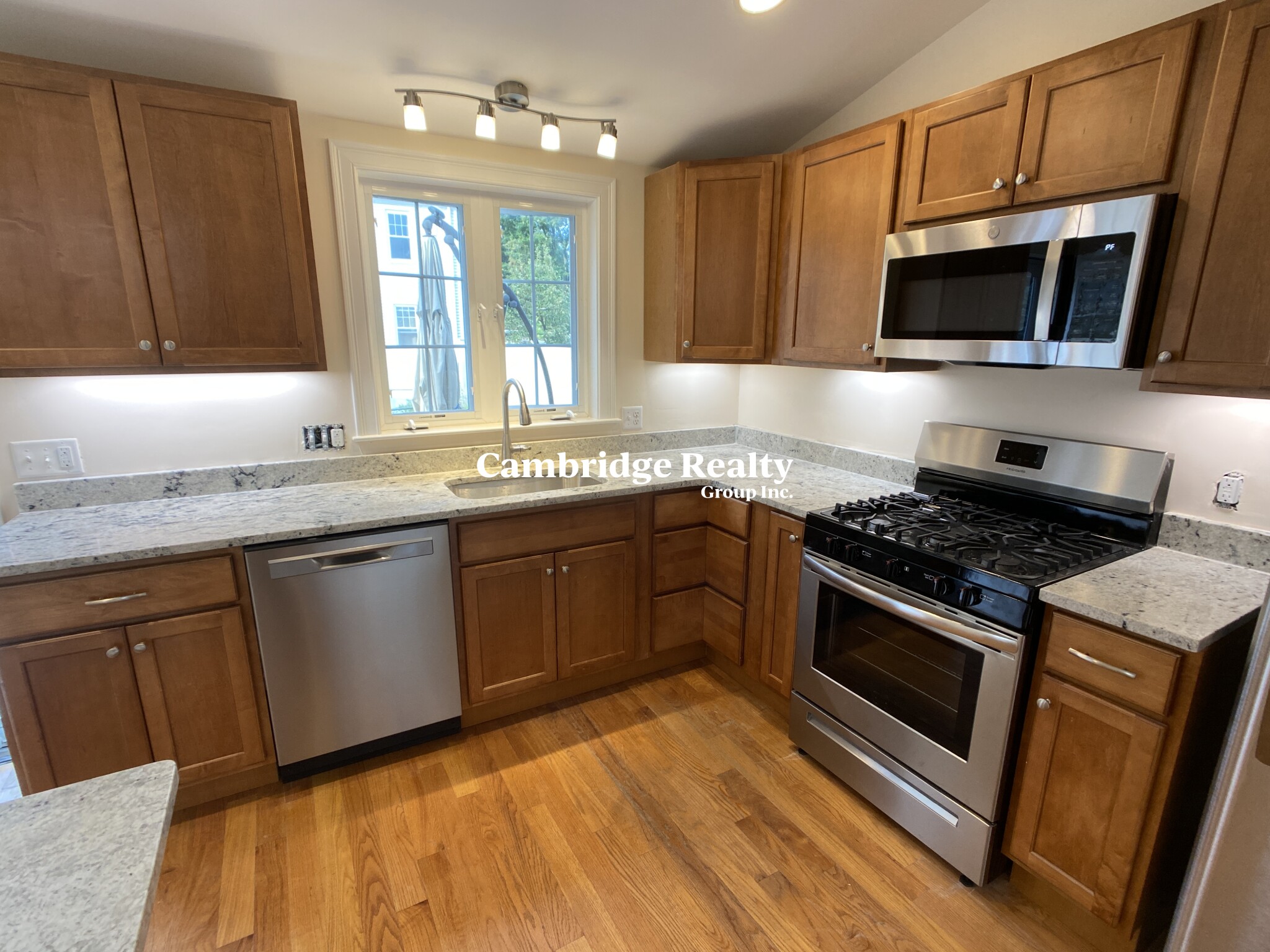 9 Winthrop Ct, Medford