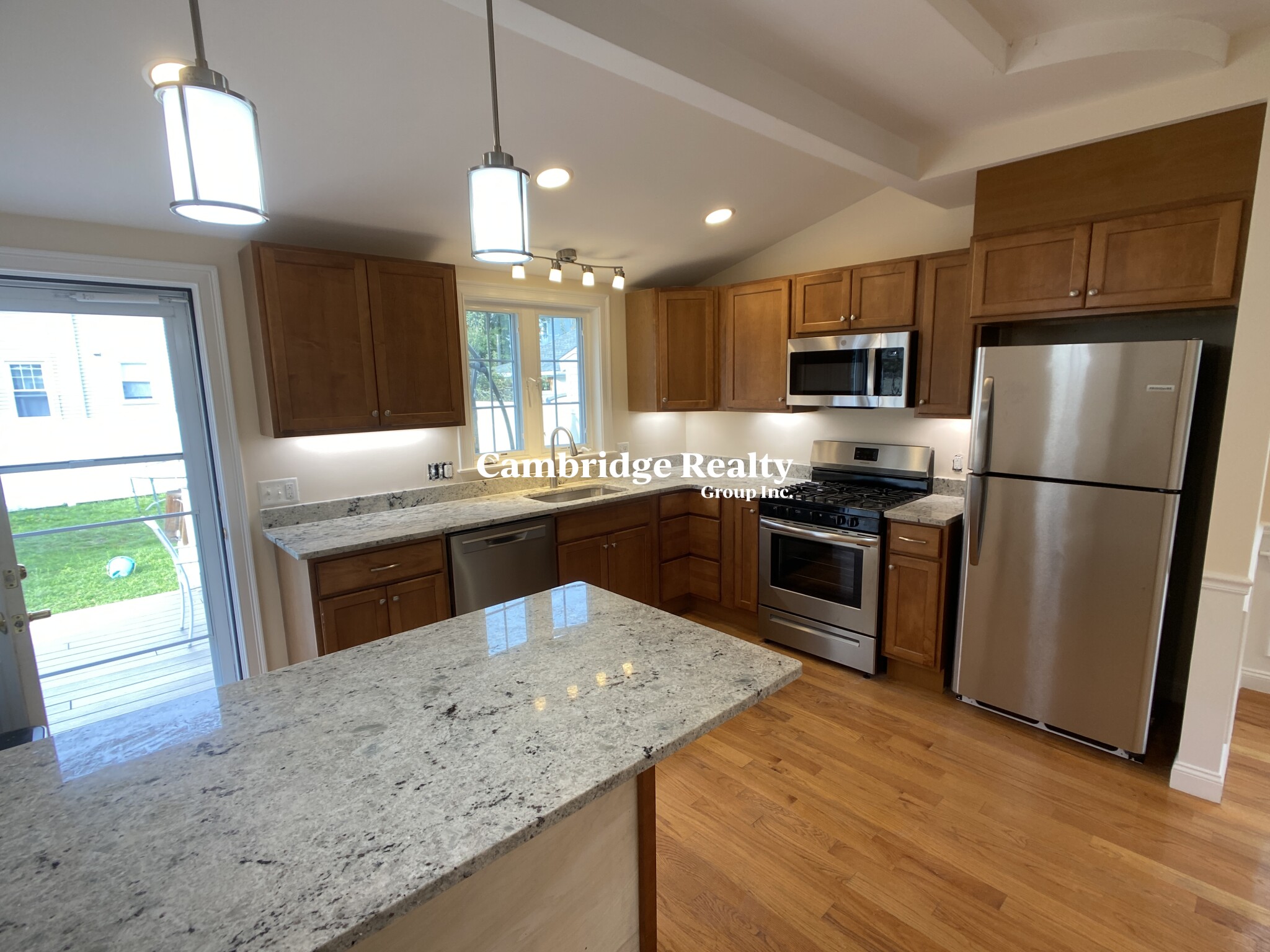 9 Winthrop Ct, Medford