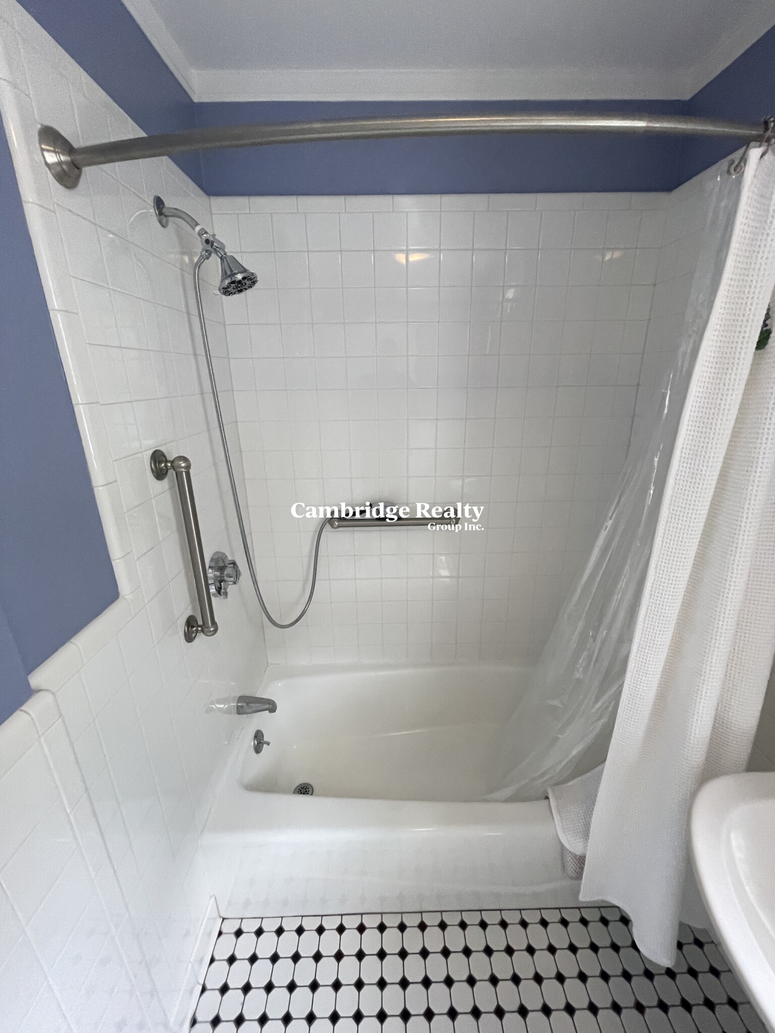 42 Huron Ave, Neighborhood Nine